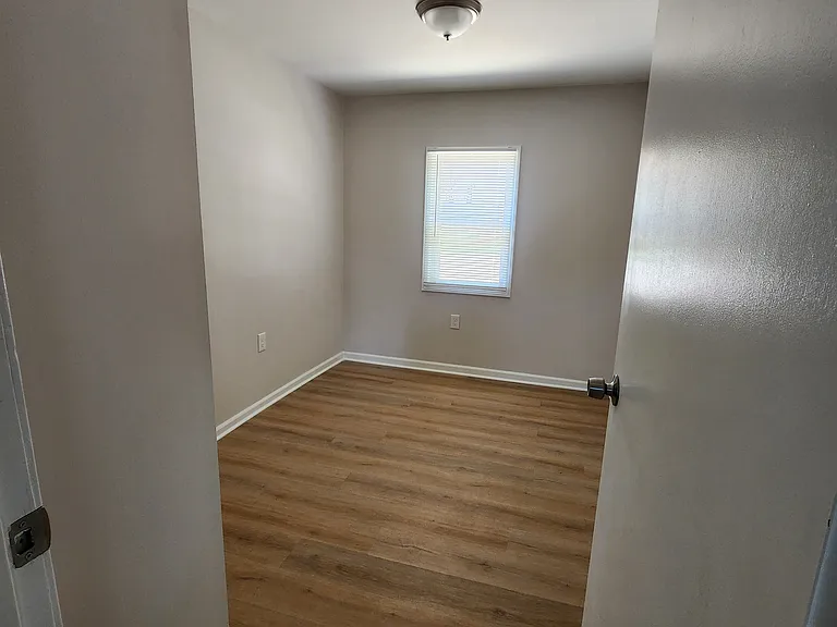 4301 Greenbrier Ln — Photo 11