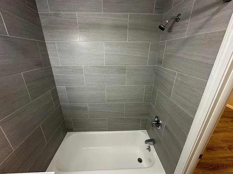 Crestwood Apartments — Photo 12