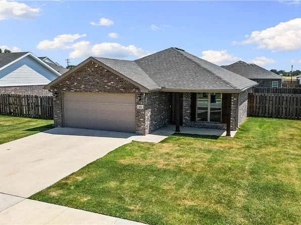 812 Robinson St, Pea Ridge, AR 72751