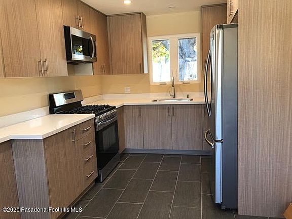 4th image of 1331 N Holliston Ave #1