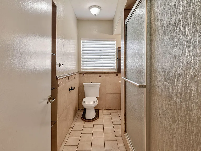 1005 Selkirk St — Photo 20