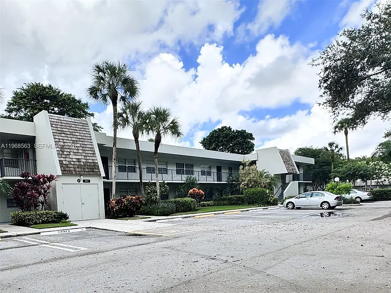 901 W Cypress Ln #201 — Photo 25