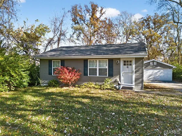 146 Diekamp Ln, Saint Charles, MO 63303