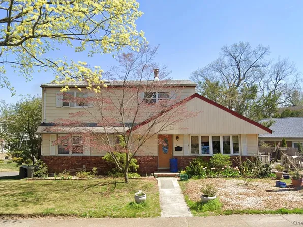 21 Glamford Avenue, Port Washington, NY 11050