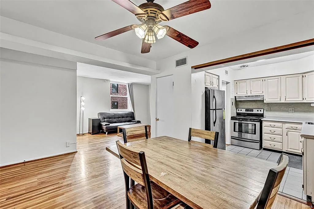 7571 Wellington Way — Photo 2