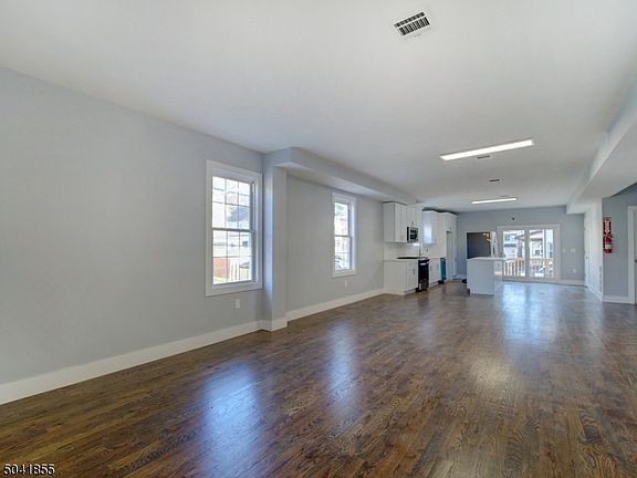 2nd image of 72 Lincoln St