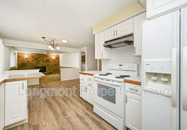 2336 Smith Ct — Photo 6