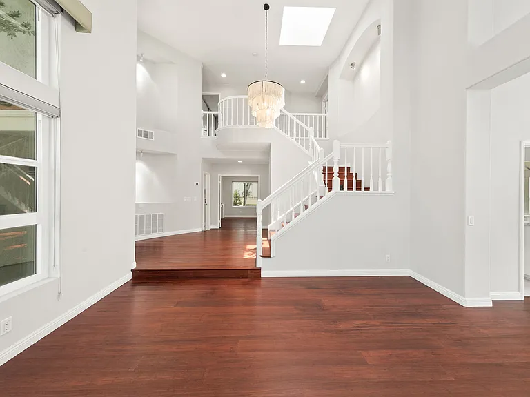 1068 Pacific Hill St — Photo 14