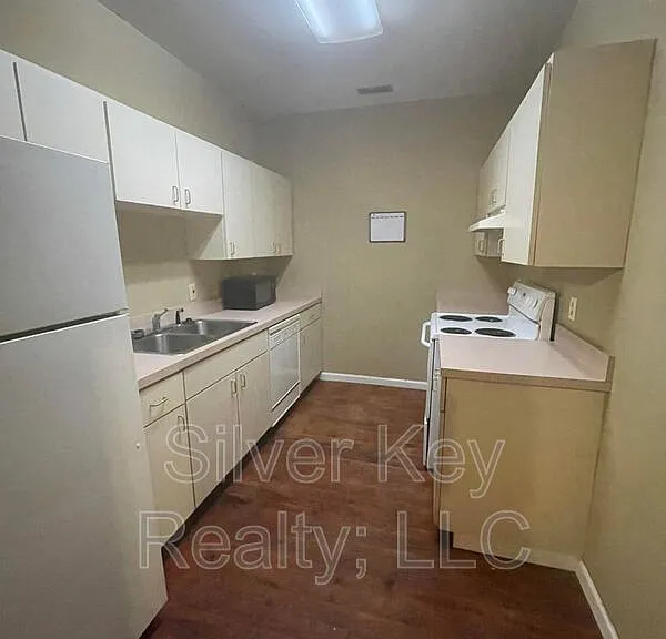 217 E Washington Ave #A — Photo 3