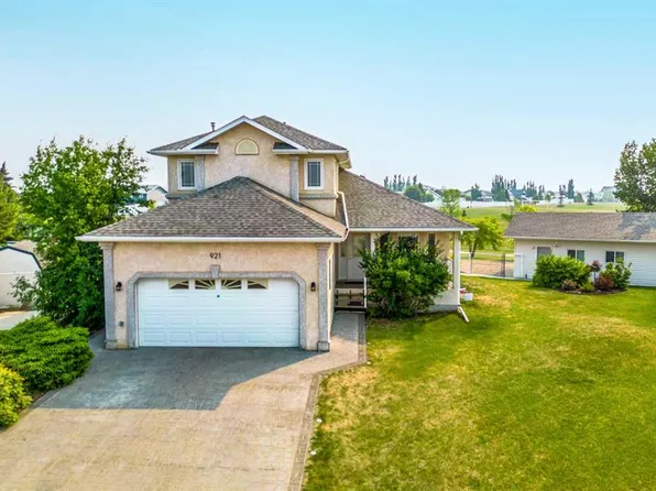 921 W 22nd St, Wainwright, AB T9W 1T8