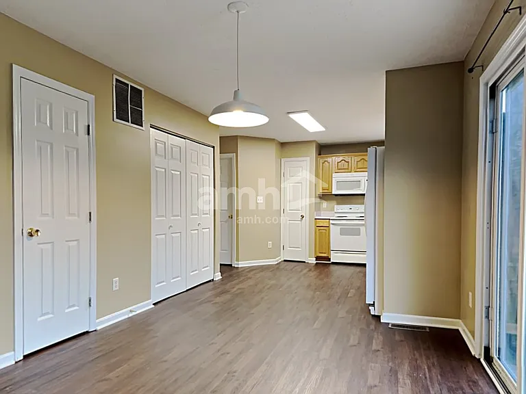 699 Thornton Dr — Photo 4