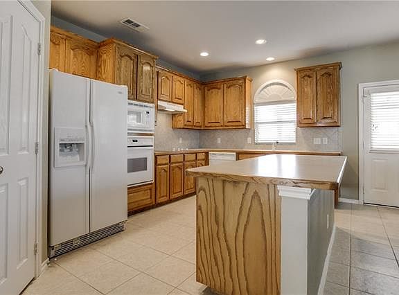 3rd image of 5717 Ozark Dr