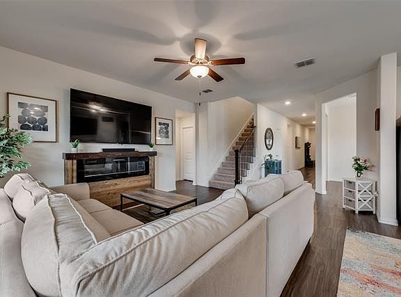 4th image of 701 Grassland Way