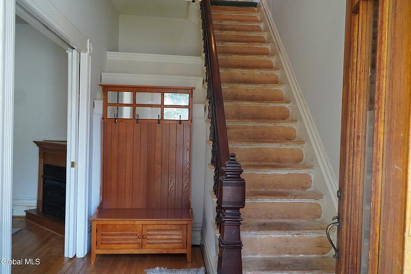 5th image of 239 S 2nd Avenue