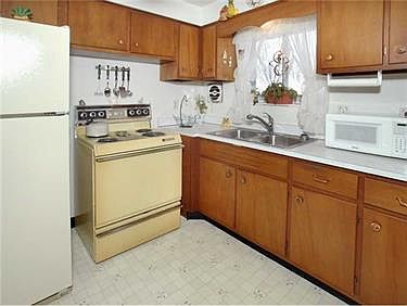 2nd image of 50 Seneca Dr