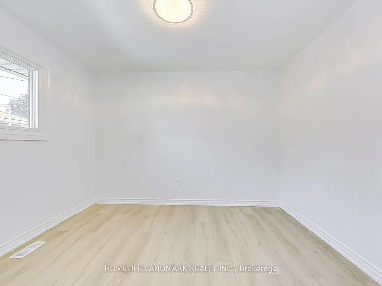 146 Manning Ave — Photo 16