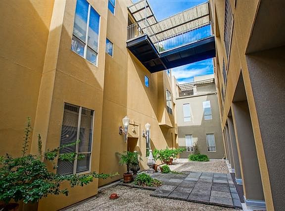5th image of 330 Julia St APT 226