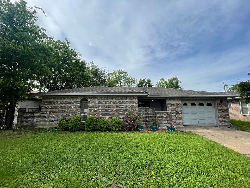 1st image of 821 Loganwood Dr