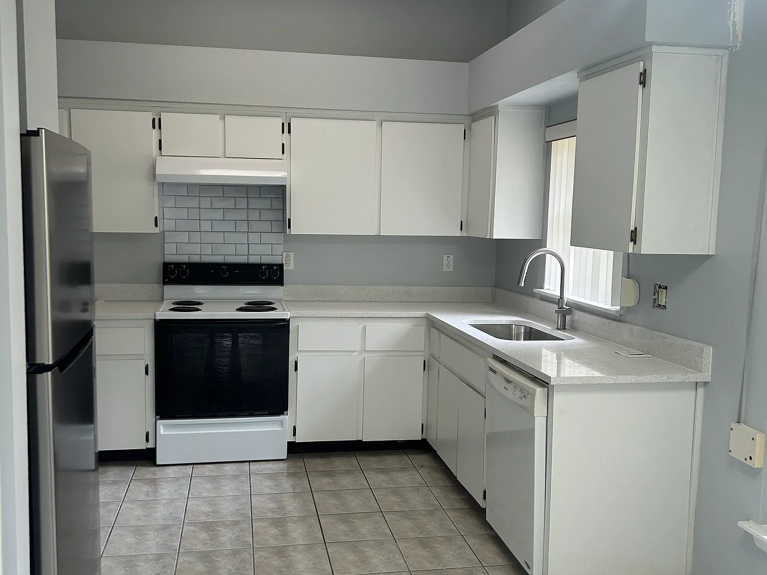3 bed, 1270 sqft, $2,300 — Photo 3