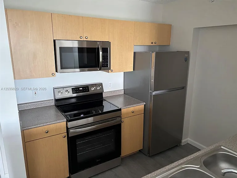 1919 Van Buren St #707A — Photo 2