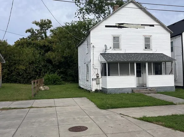 614 Peach St, Cape Charles, VA 23310