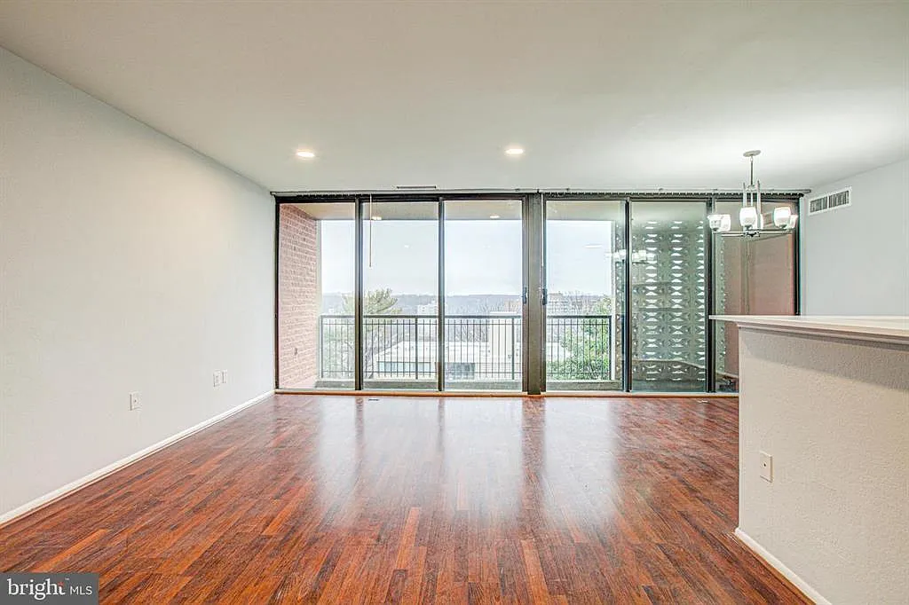 2 bed, 1025 sqft, $2,000 — Photo 2