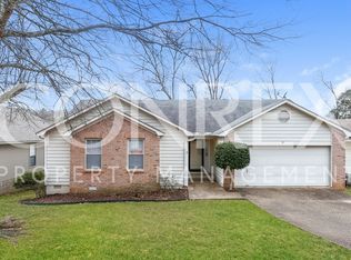 8 Summit Ridge Dr, Little Rock, AR 72211