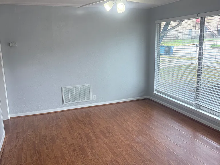 609 S Fannin St — Photo 2