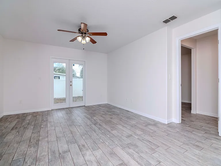 6235 S Adelia Ave — Photo 5