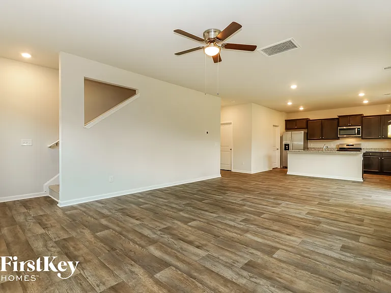 409 Zenith Blvd — Photo 3