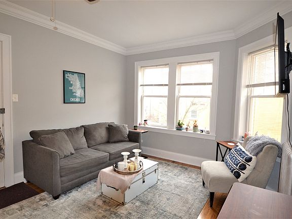 2nd image of 4416 N Rockwell St APT 2