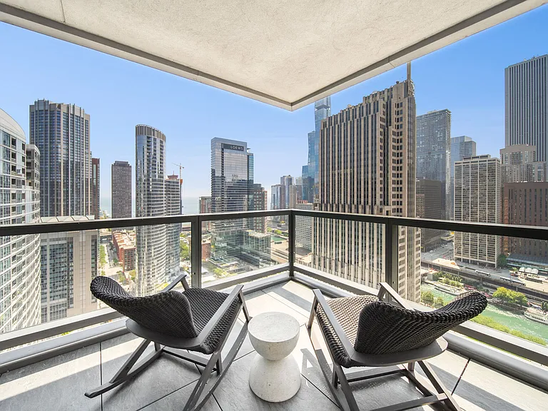 Aston Chicago — Photo 34