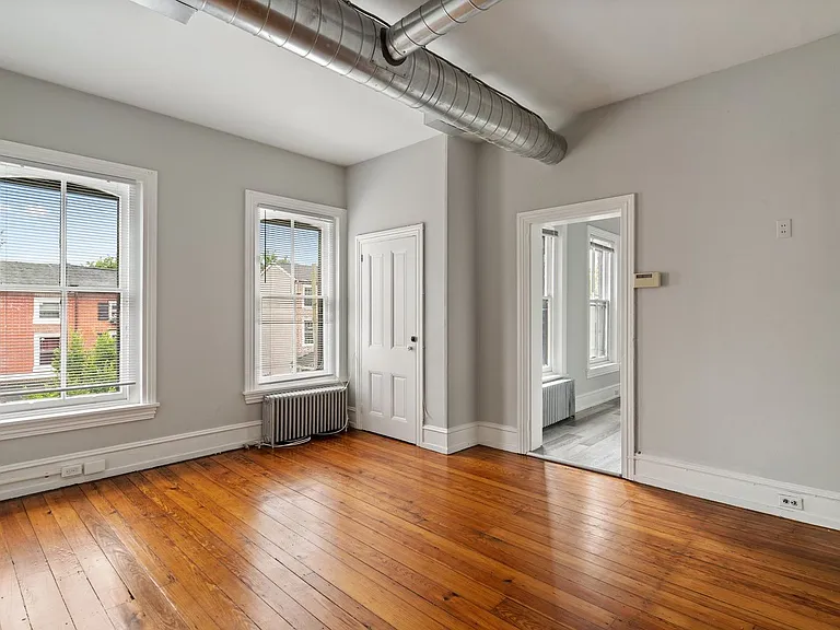 201 W Barnard St — Photo 13