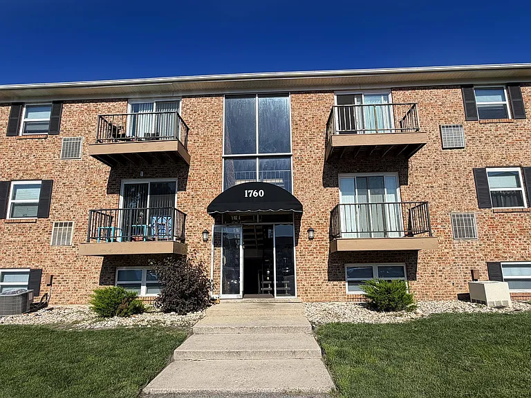 Crown Crossing Apartments — Photo 91