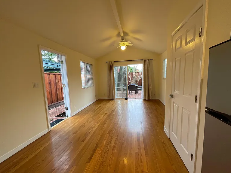 Live Oak Ave — Photo 6