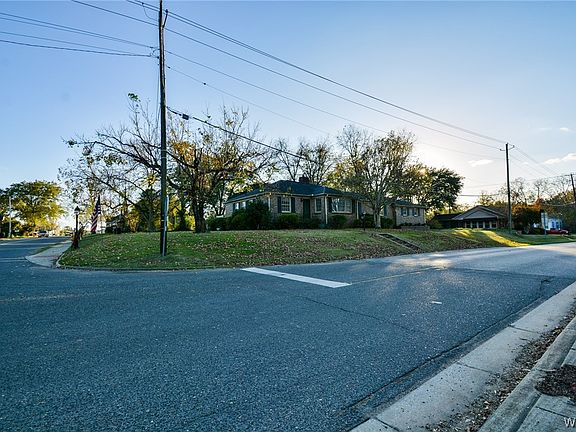 4th image of 117 4th Ave NW