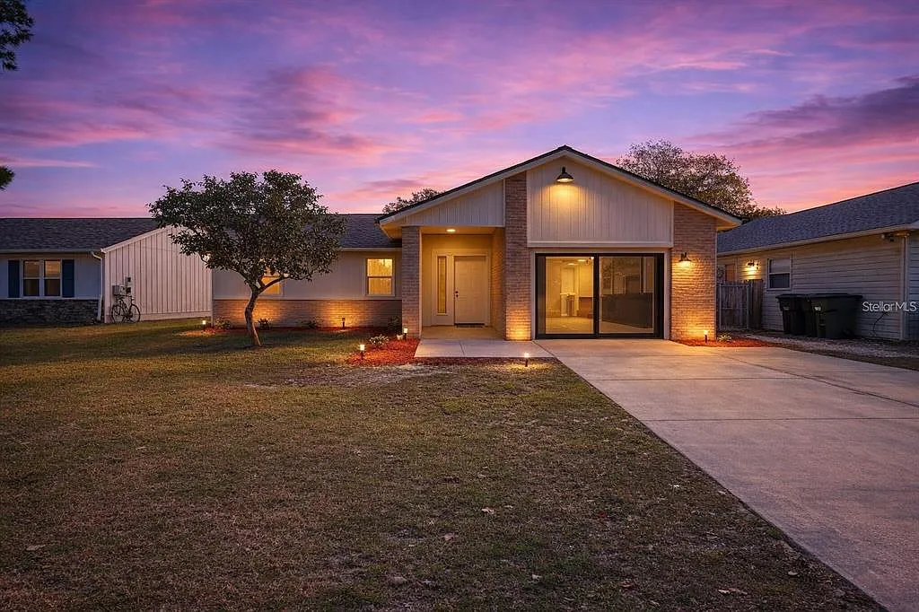 3 bed, 2.0 bath, 1550 sqft, $2,595 — Photo 2