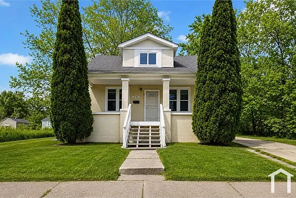 6183 Woodhall St — Photo 2