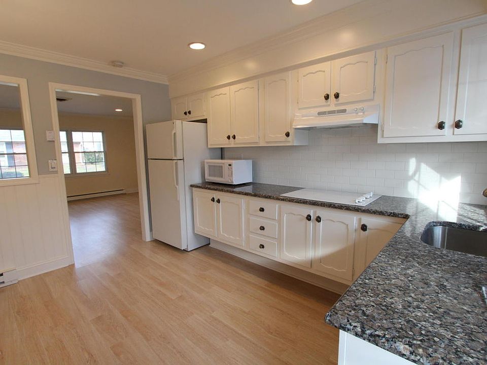 1st image of 262A Kingston Ct #100A