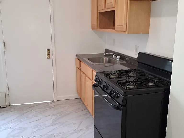 296 Woodworth Ave #2L — Photo 5