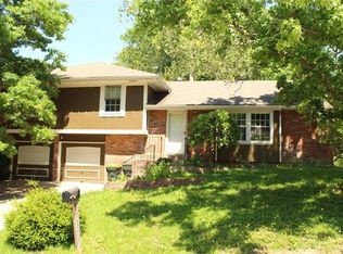 5812 NW Buttonwood Dr, Parkville, MO 64152