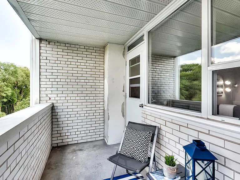 630 Roselawn Ave — Photo 79
