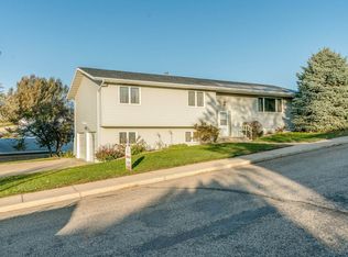 701 17th Ave NW, Mandan, ND 58554