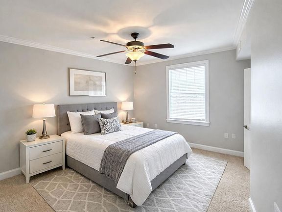 3rd image of 238 E Lewis St #302