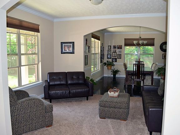 5th image of 9785 Country Creek Way