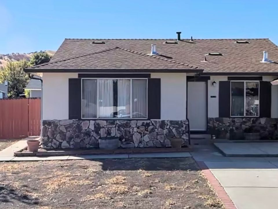 2nd image of 1292 Metten Ave