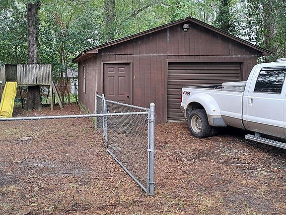 Detached garage 