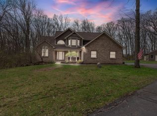 11460 Hearthside Dr, Pinckney, MI 48169