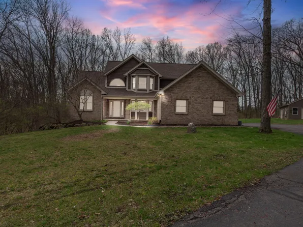 11460 Hearthside Dr, Pinckney, MI 48169