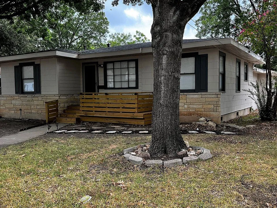 146 Rodena St